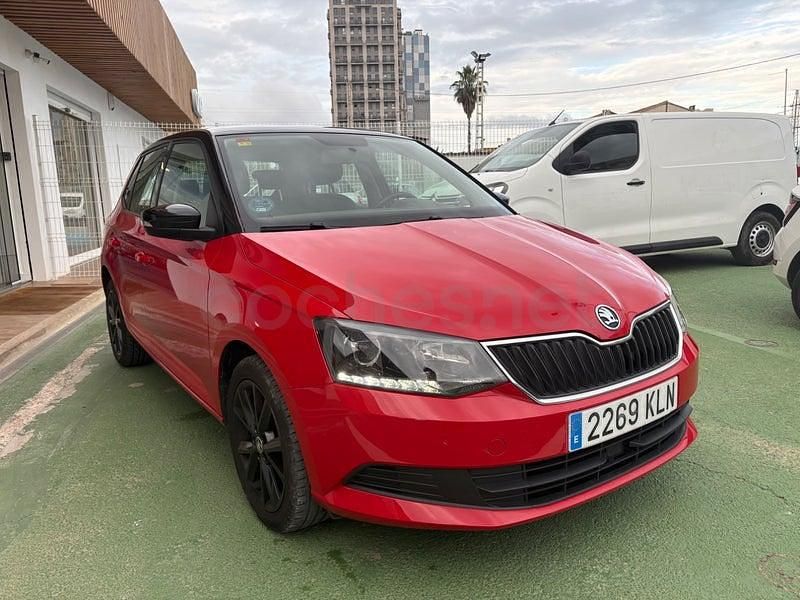 Rojo Usado 2018 Skoda Fabia Ambition Berlina | 9675 € (Precio justo) - Imagen 1/4