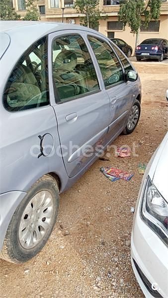Usado Citroën Xsara Picasso 90 CV (66 kW) 2002 Gris / plata Monovolumen
