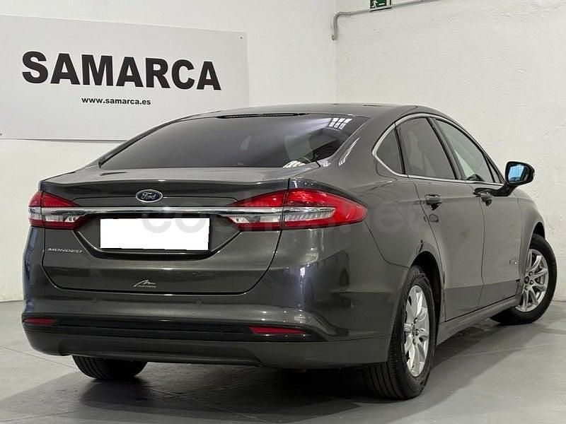 Usado Ford Mondeo Trend 187 CV (137 kW) 2019 Gris / plata Berlina
