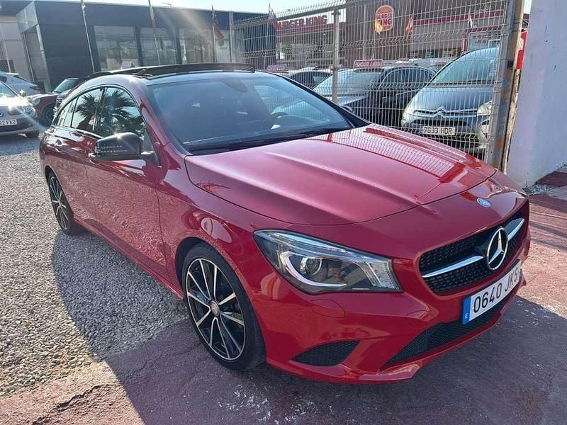 Rojo Usado 2015 Mercedes CLA200 Shooting Brake Familiar | 13.999 € (Precio justo) - Imagen 1/4