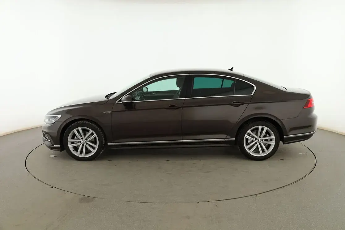Usado VW Passat Sport 150 CV (110 kW) 2016 Marrón Berlina