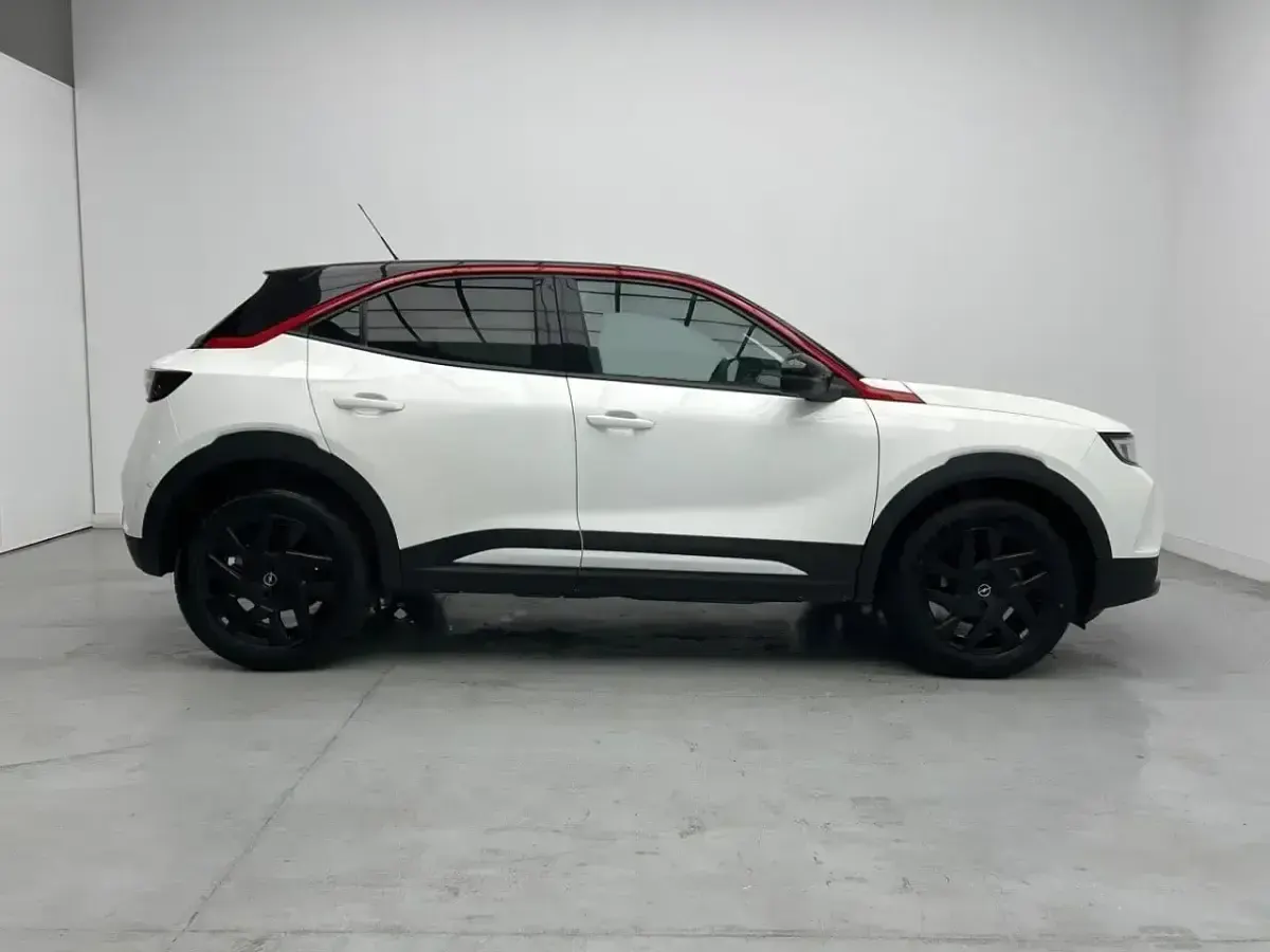 Usado Opel Mokka GS Line 130 CV (95 kW) 2022 Blanco SUV