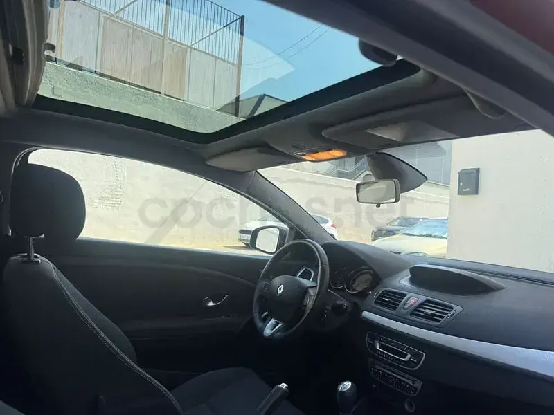 Usado Renault Mégane Dynamique 180 CV (132 kW) 2009 Naranja Berlina