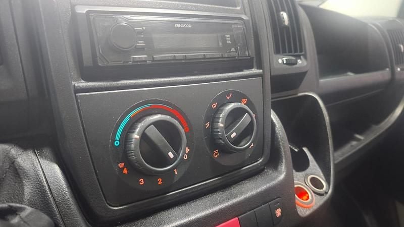 Usado Peugeot Boxer 130 CV (95 kW) 2018 Rojo Van