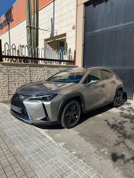 Usado Lexus UX 184 CV (135 kW) 2023 Gris / plata SUV