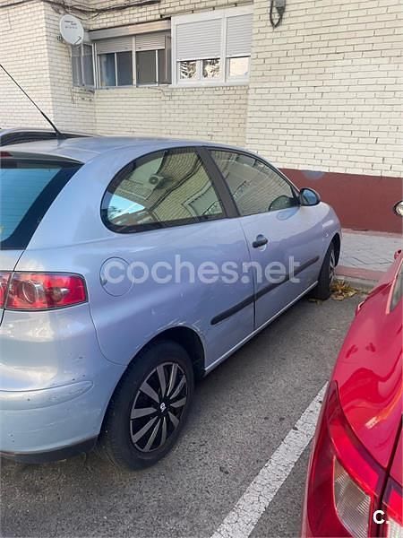Usado Seat Ibiza Stella 100 CV (73 kW) 2003 Gris / plata Berlina