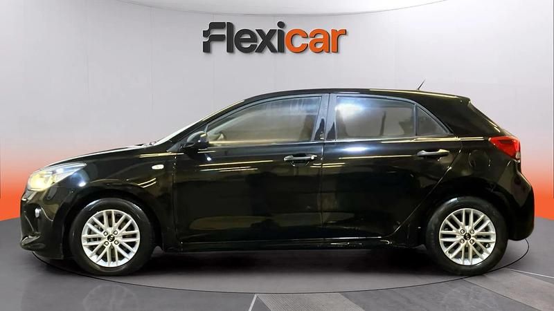 Usado Kia Rio 90 CV (66 kW) 2017 Negro Berlina