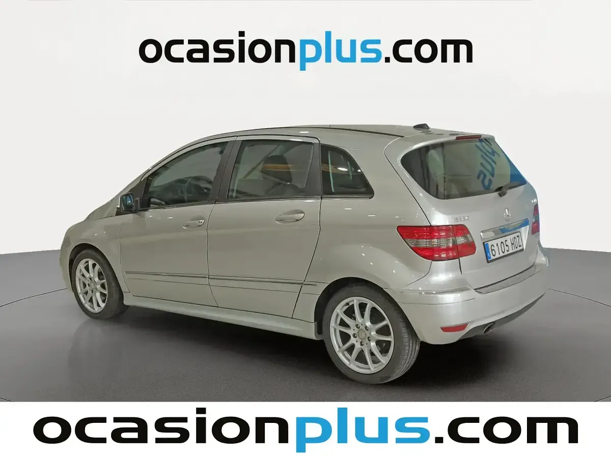 Usado Mercedes B180 109 CV (80 kW) 2011 Gris Utilitario