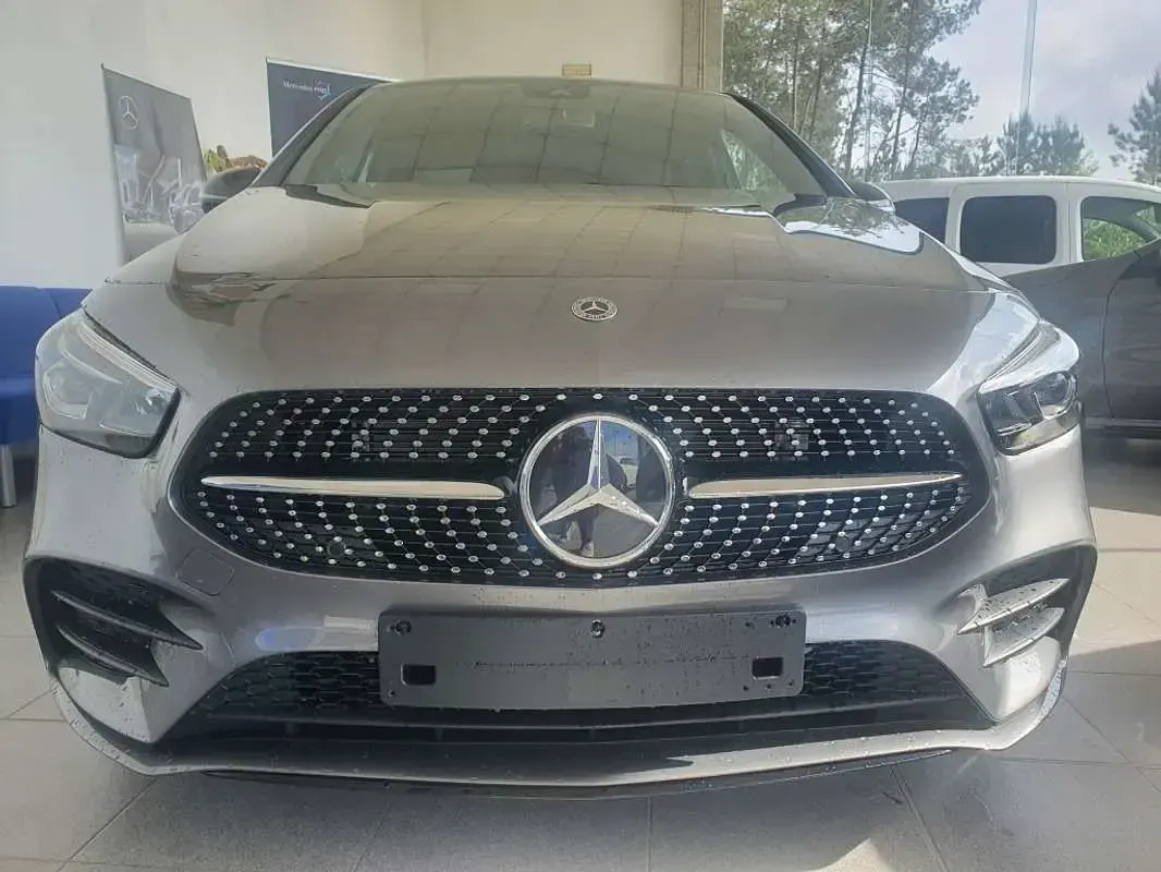 Usado Mercedes B220 190 CV (139 kW) 2023 Gris Monovolumen