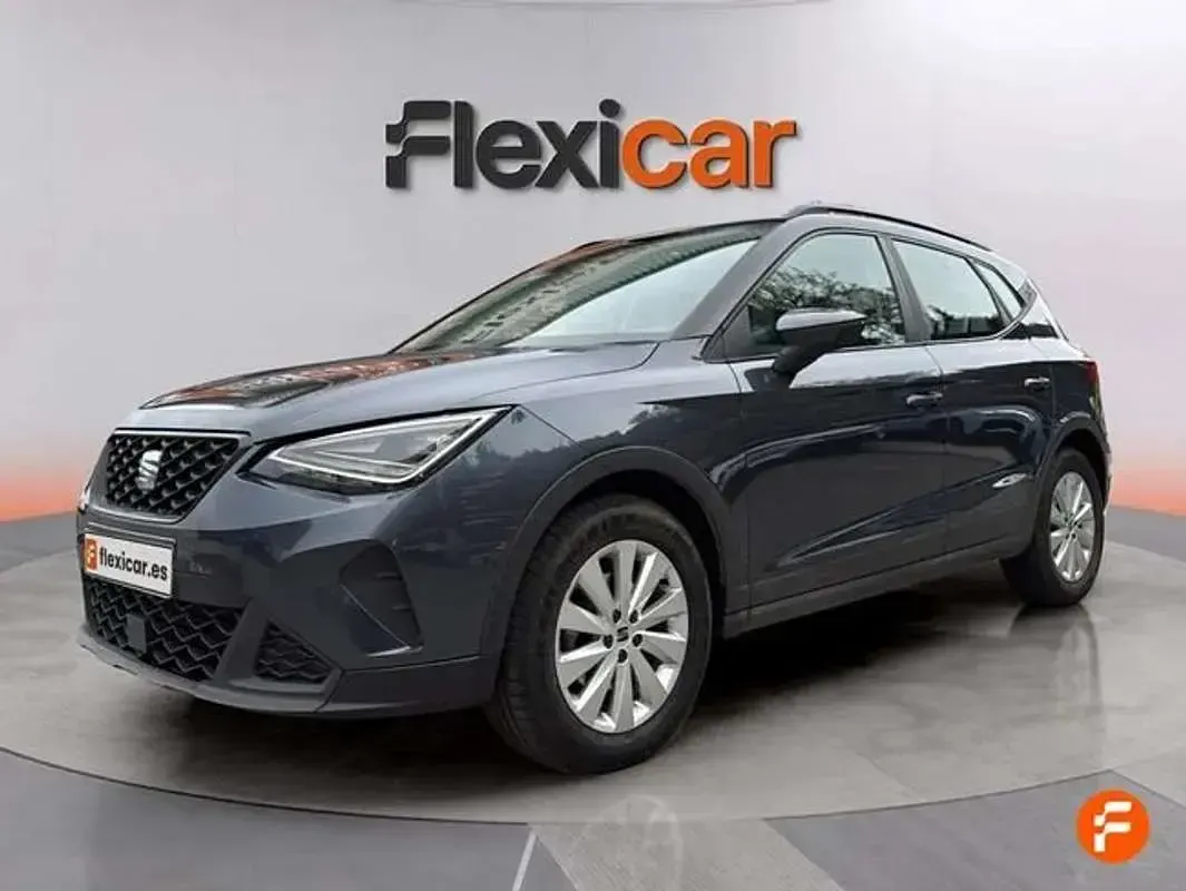 Usado Seat Arona Style 110 CV (80 kW) 2024 Gris SUV