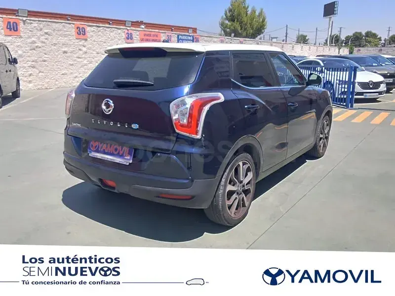 Usado SsangYong Tivoli Limited 115 CV (84 kW) 2015 Azul SUV