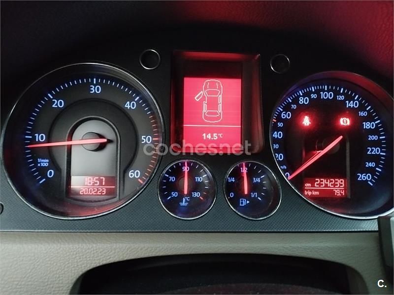 Gris / plata Usado 2006 VW Passat Advance Berlina | 4300 € (Precio justo) - Imagen 1/4