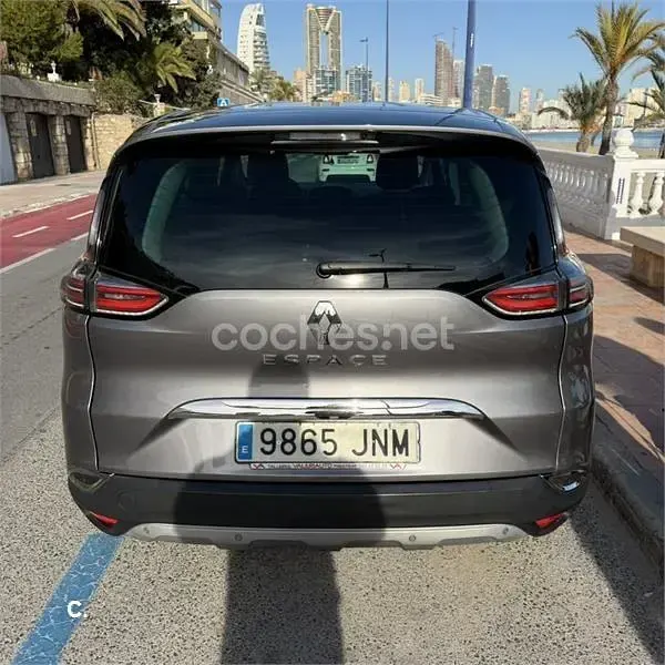 Usado Renault Espace Zen 160 CV (117 kW) 2016 Gris / plata Monovolumen