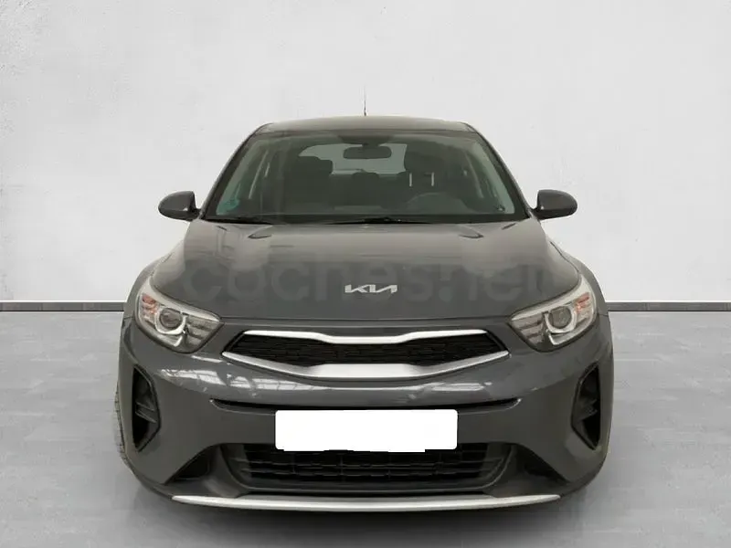 Usado Kia Stonic 84 CV (61 kW) 2023 Gris / plata SUV
