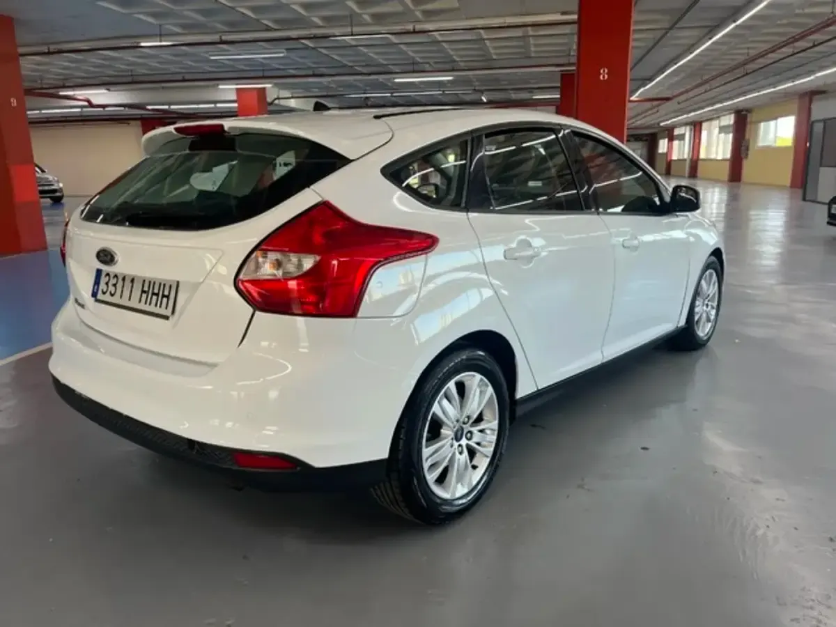 Usado Ford Focus Trend 125 CV (91 kW) 2011 Blanco Utilitario