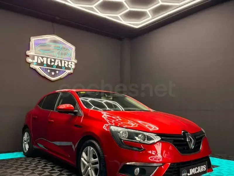 Usado Renault Mégane Zen 132 CV (97 kW) 2016 Granate Berlina