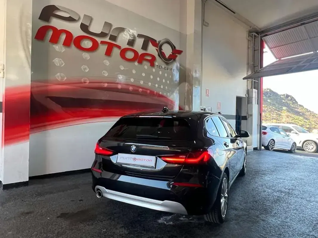Usado BMW 118 140 CV (102 kW) 2020 Negro Utilitario