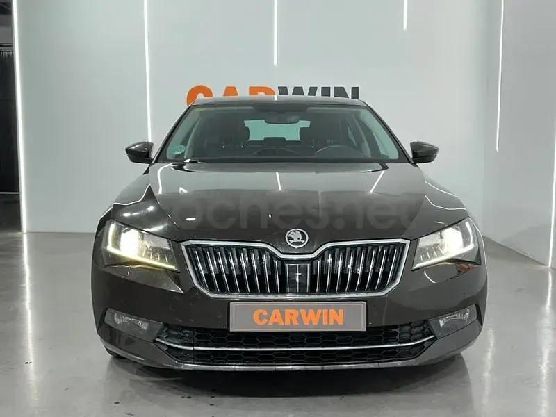 Usado Skoda Superb Ambition 120 CV (88 kW) 2017 Marrón Berlina