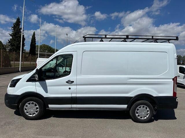 Usado Ford Transit Trend 130 CV (95 kW) 2022 Blanco Berlina