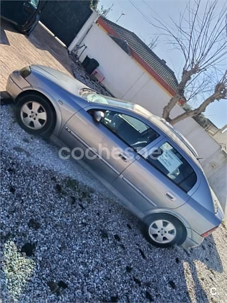 Usado Opel Astra Edition 80 CV (58 kW) 2004 Gris / plata Berlina