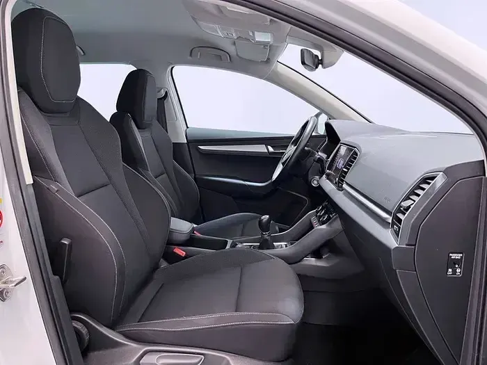 Usado Skoda Karoq Ambition 115 CV (84 kW) 2022 Blanco SUV