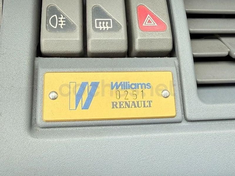 Usado Renault Clio 150 CV (110 kW) 1993 Azul Utilitario