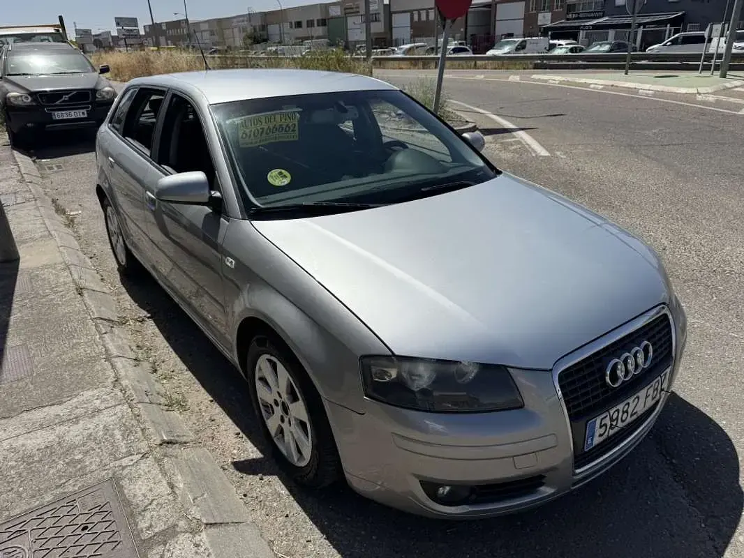 Usado Audi A3 Sportback Ambiente 105 CV (77 kW) 2006 Plateado Utilitario