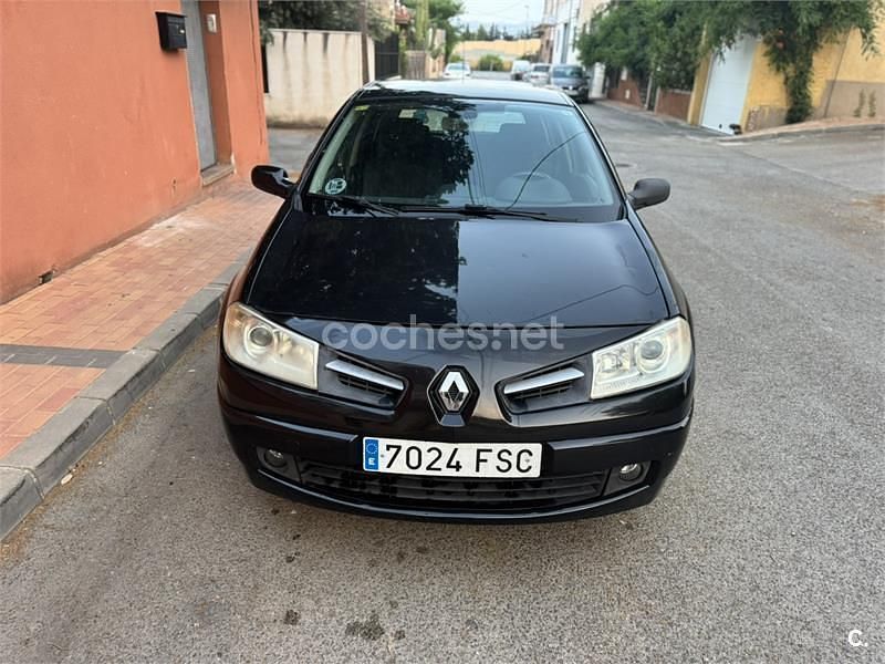 Negro Usado 2007 Renault Mégane II Dynamique Berlina | 3500 € (Un poco caro) - Imagen 1/2