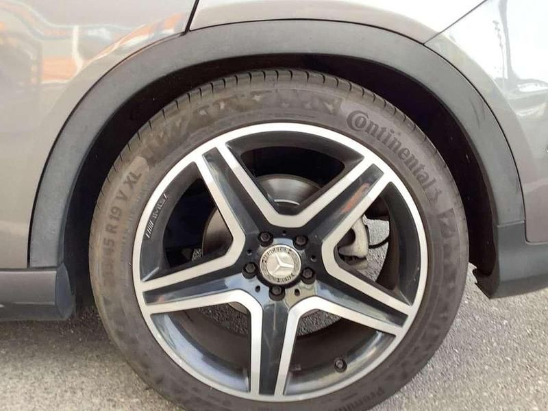 Usado Mercedes GLA220 AMG line 177 CV (130 kW) 2016 Gris SUV