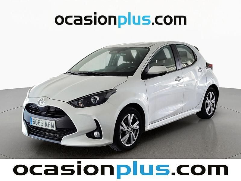 Blanco Usado 2024 Toyota Yaris Hybrid Active Utilitario | 16.182 € (Precio justo) - Imagen 1/4