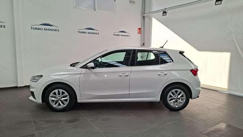 Usado Skoda Fabia Ambition 80 CV (58 kW) 2022 Blanco Utilitario