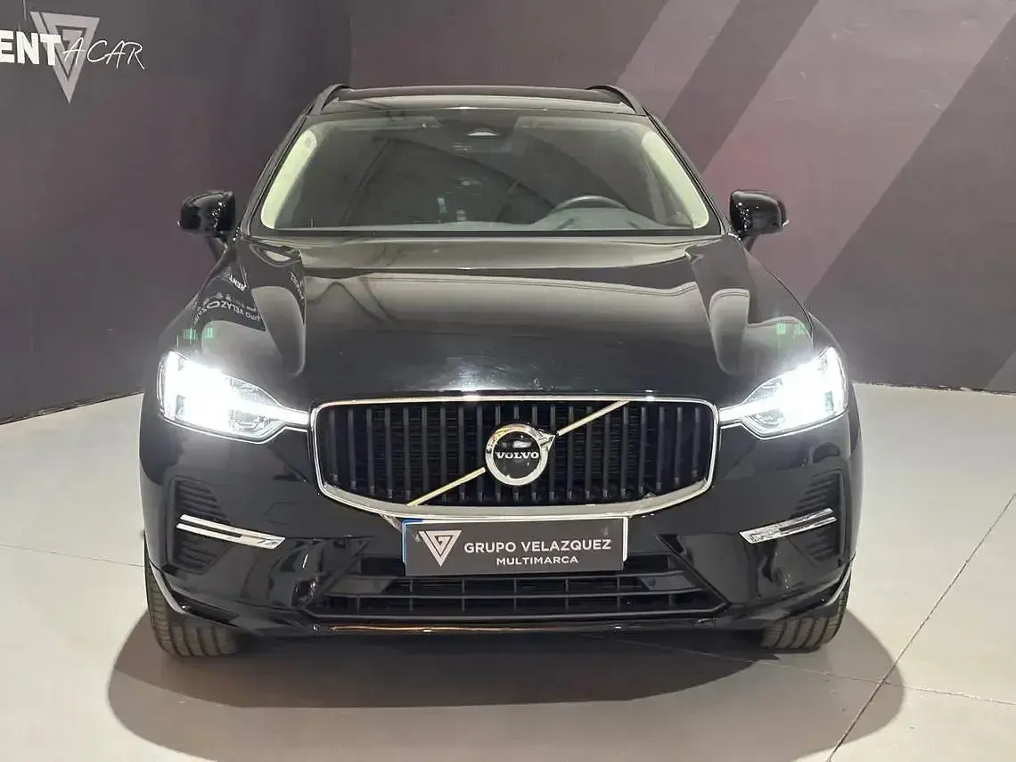 Käytetty Volvo XC60 Momentum 197 HP (144 kW) 2021 Musta Katumaasturi