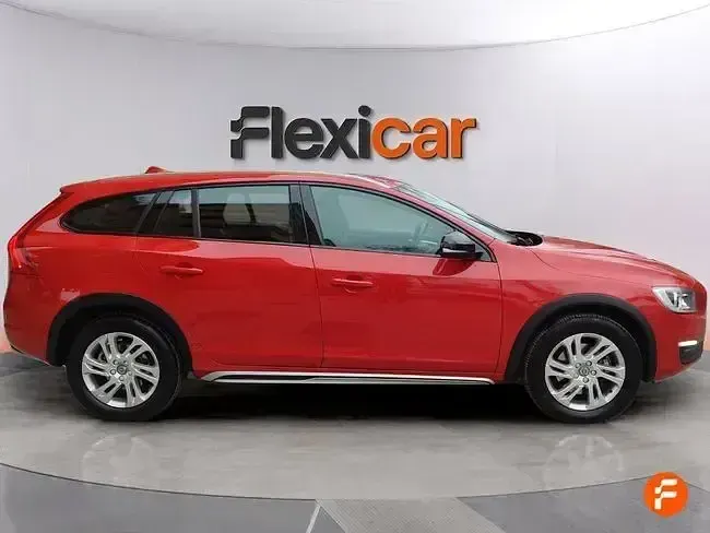 Usado Volvo V60 Kinetic 120 CV (88 kW) 2017 Rojo Familiar