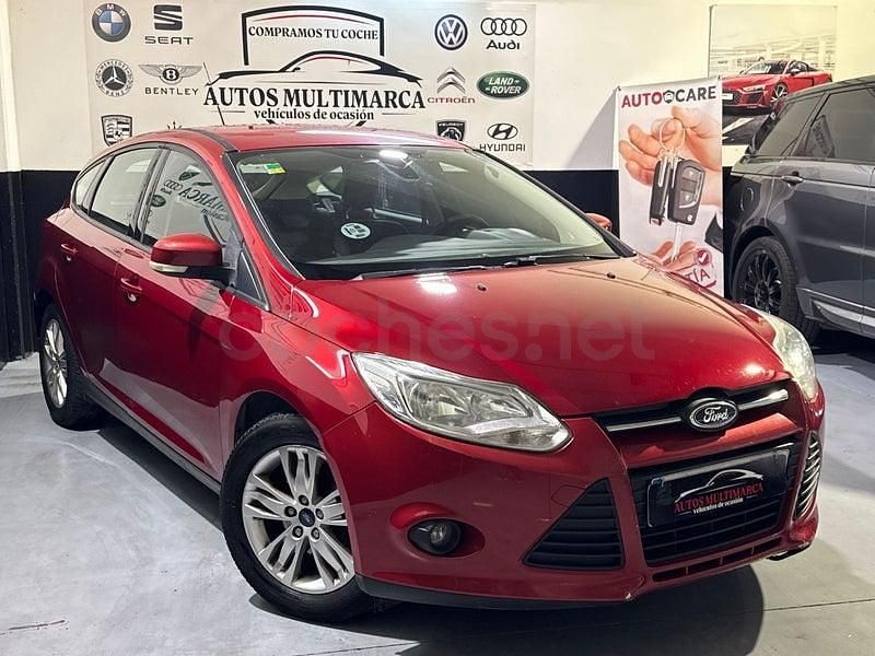 Usado Ford Focus Trend 115 CV (84 kW) 2013 Granate Berlina