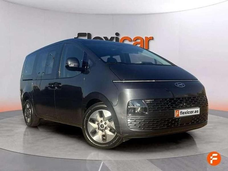 Usado Hyundai Staria 177 CV (130 kW) 2023 Gris Monovolumen