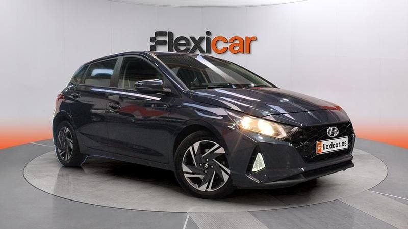 Usado Hyundai i20 101 CV (74 kW) 2022 Gris Utilitario