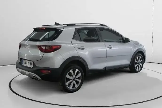 Usado Kia Stonic 101 CV (74 kW) 2024 Gris SUV