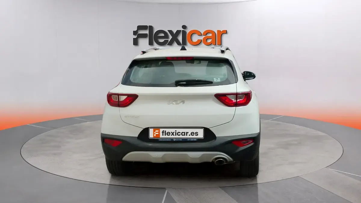 Usado Kia Stonic 84 CV (61 kW) 2023 Blanco SUV