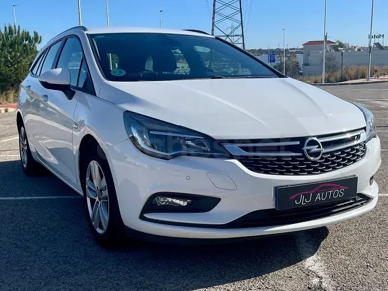 Usado Opel Astra Dynamic 110 CV (80 kW) 2016 Blanco Berlina