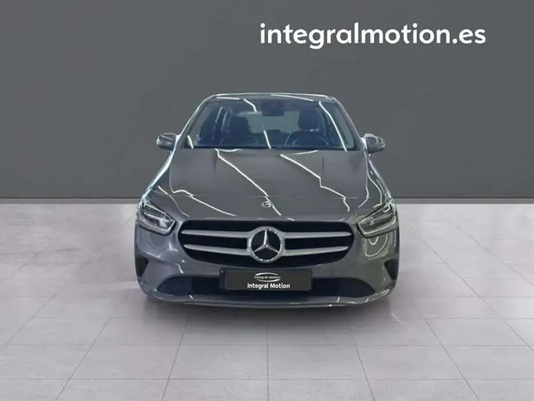 Usado Mercedes B160 109 CV (80 kW) 2020 Gris Utilitario