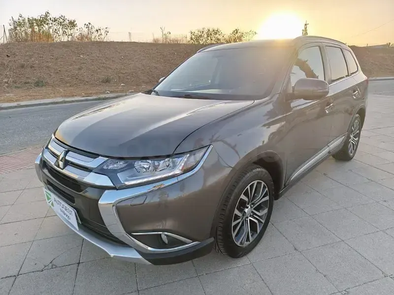 Usado Mitsubishi Outlander Motion 150 CV (110 kW) 2016 Marrón SUV