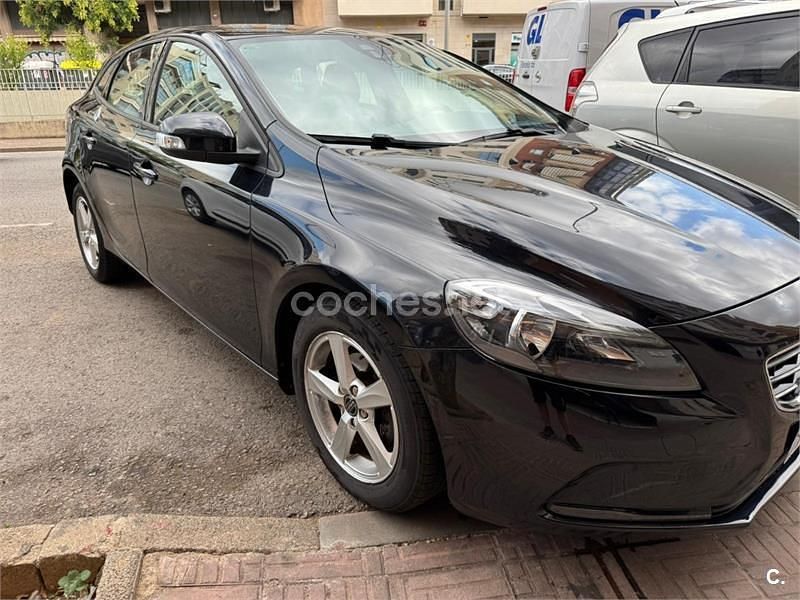 Usado Volvo V40 R-Design Kinetic 115 CV (84 kW) 2015 Negro Berlina
