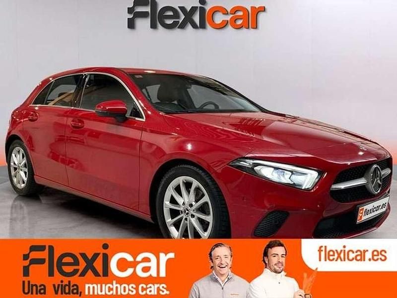 Usado Mercedes A180 116 CV (85 kW) 2020 Rojo Utilitario
