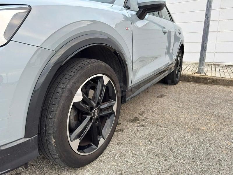 Usado Audi Q2 S-Line 116 CV (85 kW) 2022 Gris / plata SUV