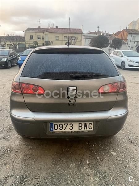 Usado Seat Ibiza 100 CV (73 kW) 2002 Gris / plata Berlina
