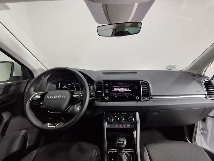 Usado Skoda Karoq Selection 150 CV (110 kW) 2025 Blanco SUV