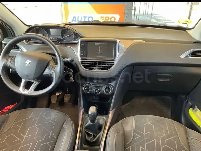 Usado Peugeot 2008 Active 92 CV (67 kW) 2013 Gris / plata SUV