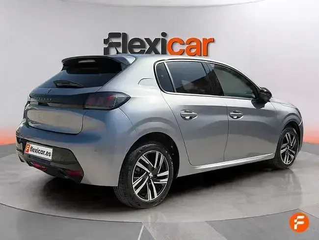 Usado Peugeot 208 Allure 100 CV (73 kW) 2023 Gris Utilitario
