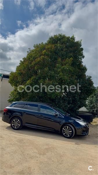 Usado Toyota Avensis Advance 143 CV (105 kW) 2017 Negro Familiar