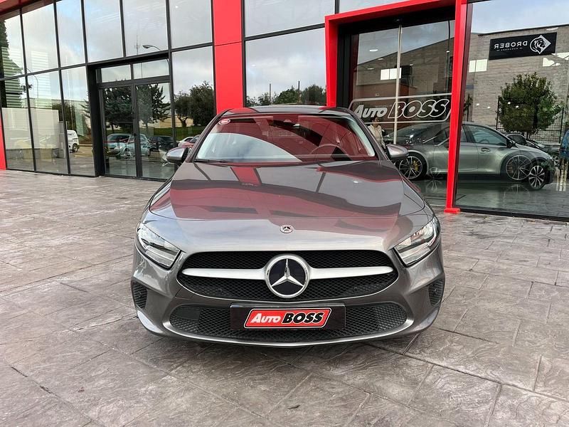 Usado Mercedes A180 116 CV (85 kW) 2020 Gris / plata Berlina